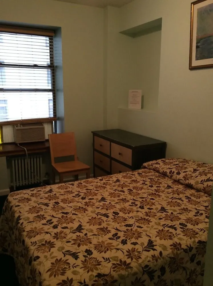 Park Savoy Hotel New York 2*,